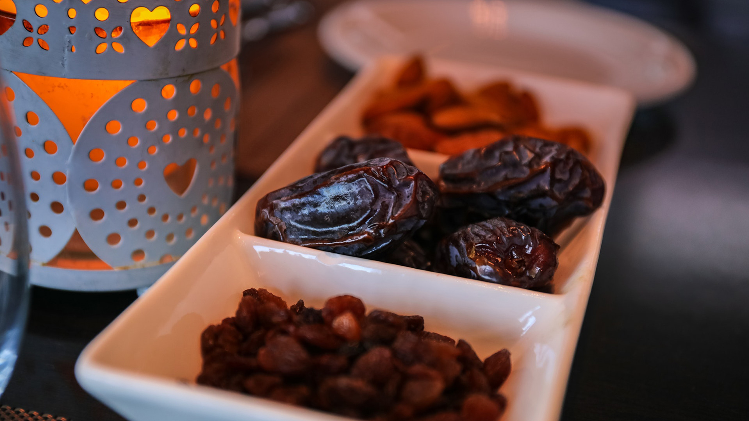 Raisins and dates for breaking the fast on Ramadan